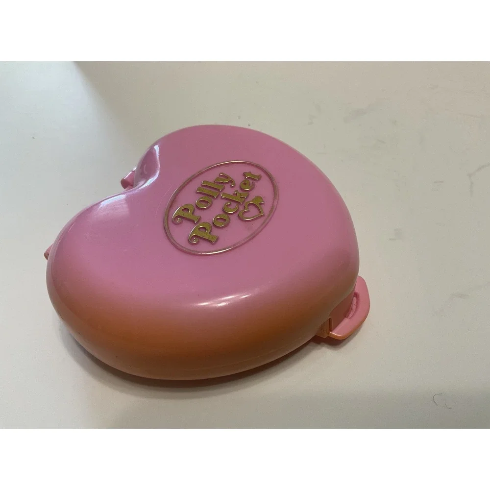 Vintage 1989 Bluebird Polly Pocket Pink Heart House Compact with 5‎ Figures